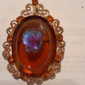 Vintage Celebrity NY Brooch